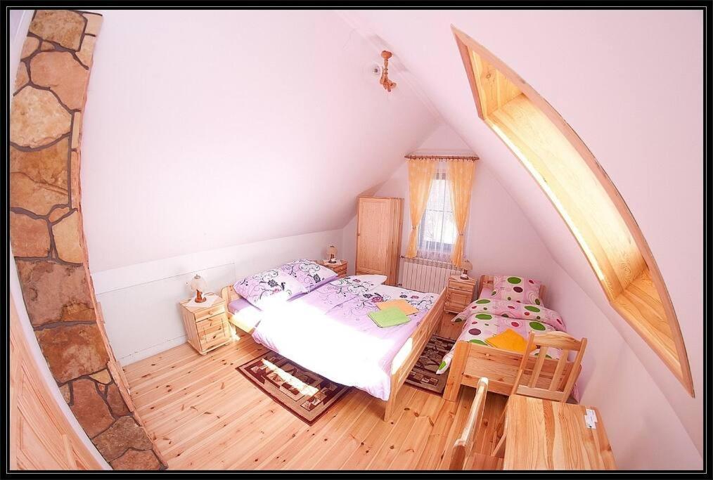 Swiety Spokoj Palesnica 外观 照片